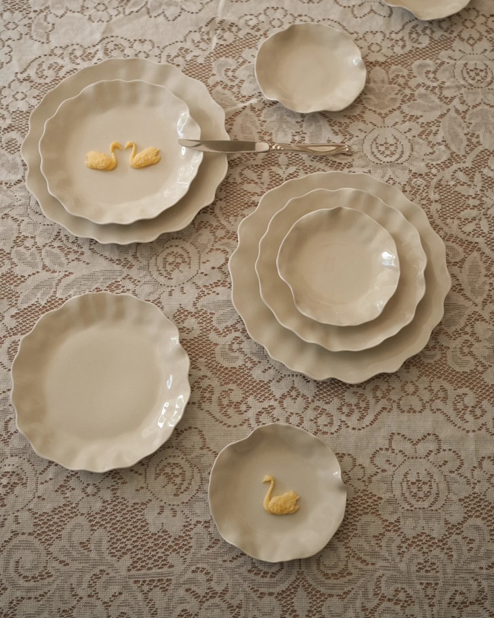 Ribbon Bread Plate, Swan - Image 6